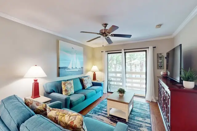 Living room at Fiddler’s Cove 11L